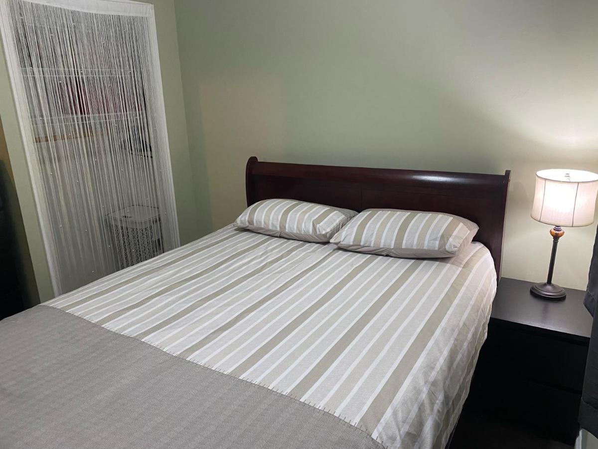 1 Bedroom Suite In Langford. Victoria Exterior foto